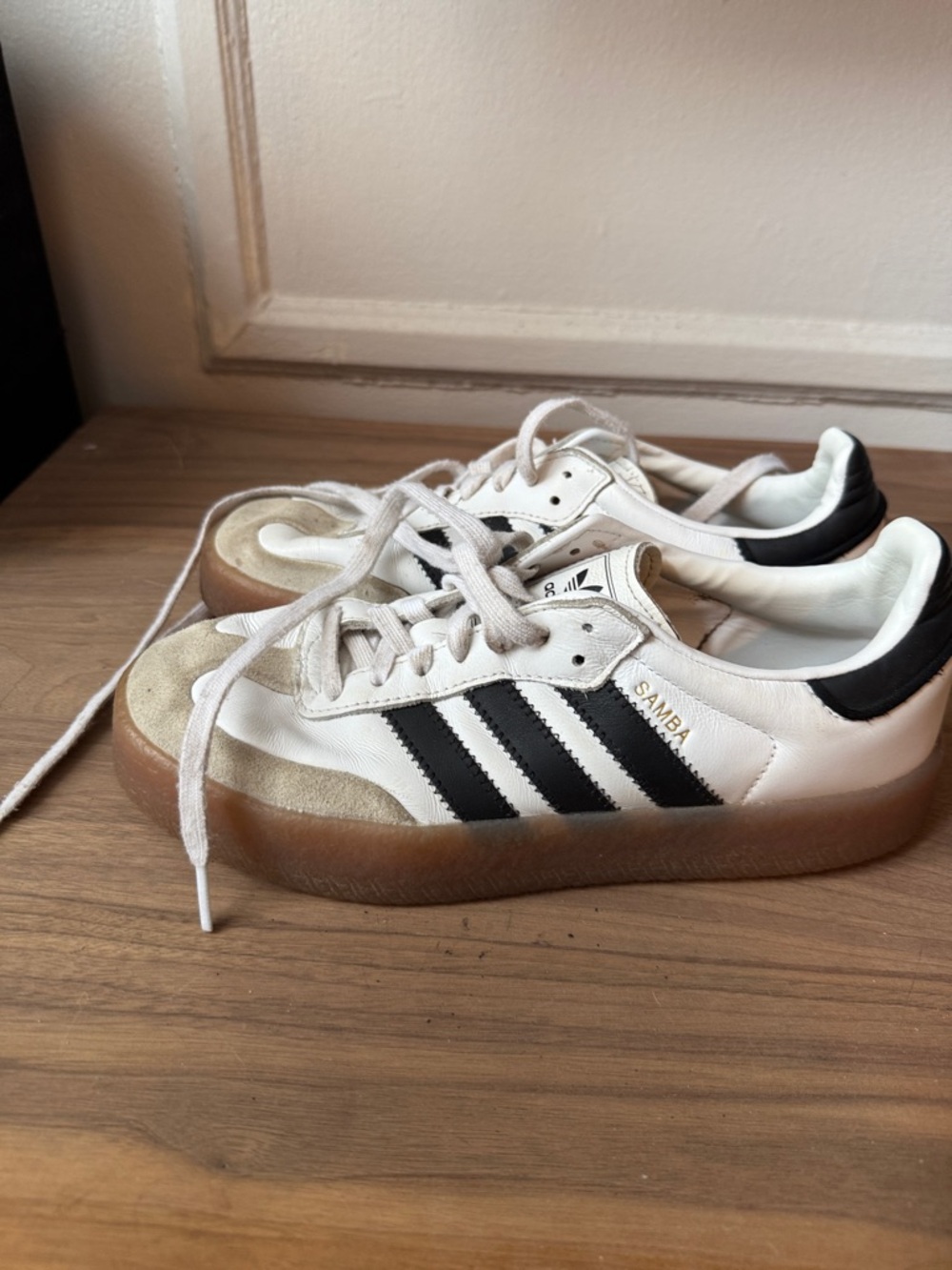 adidas womens White and Black Samba-Style Sneakers with Gum Sole w10. M 8.5